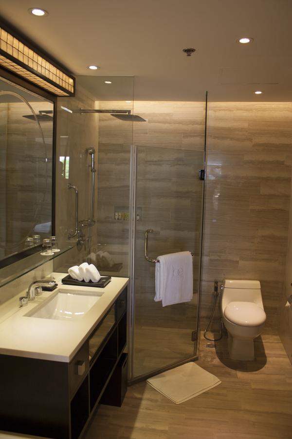 Deluxe Oceana Room