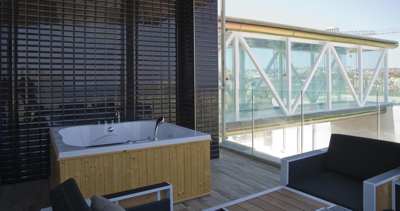 Superior Suite with Hot Tub and Sea View