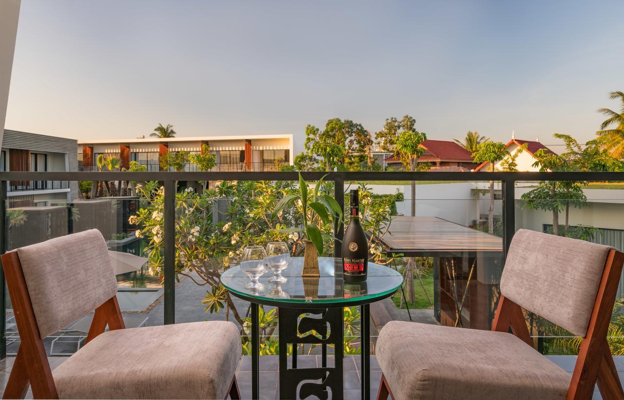 Junior Suite Twin Pool View