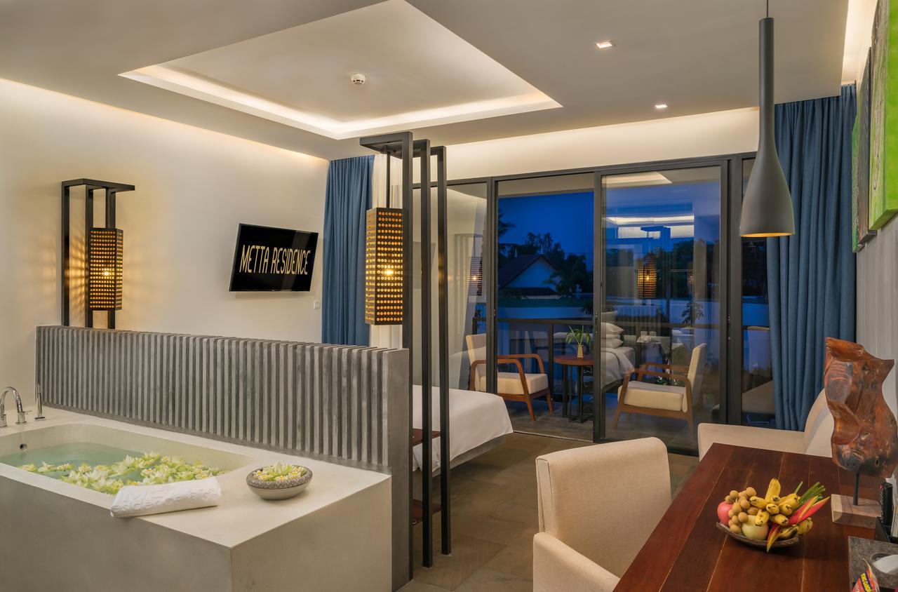 Premier Deluxe Pool View