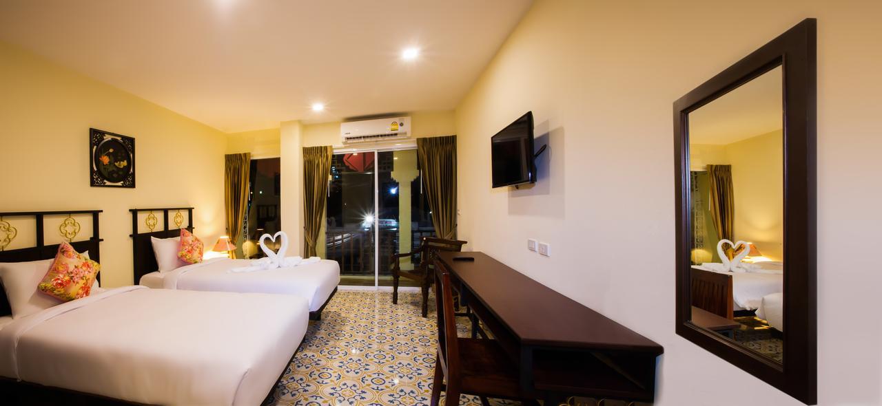Deluxe Twin Room with Balcony