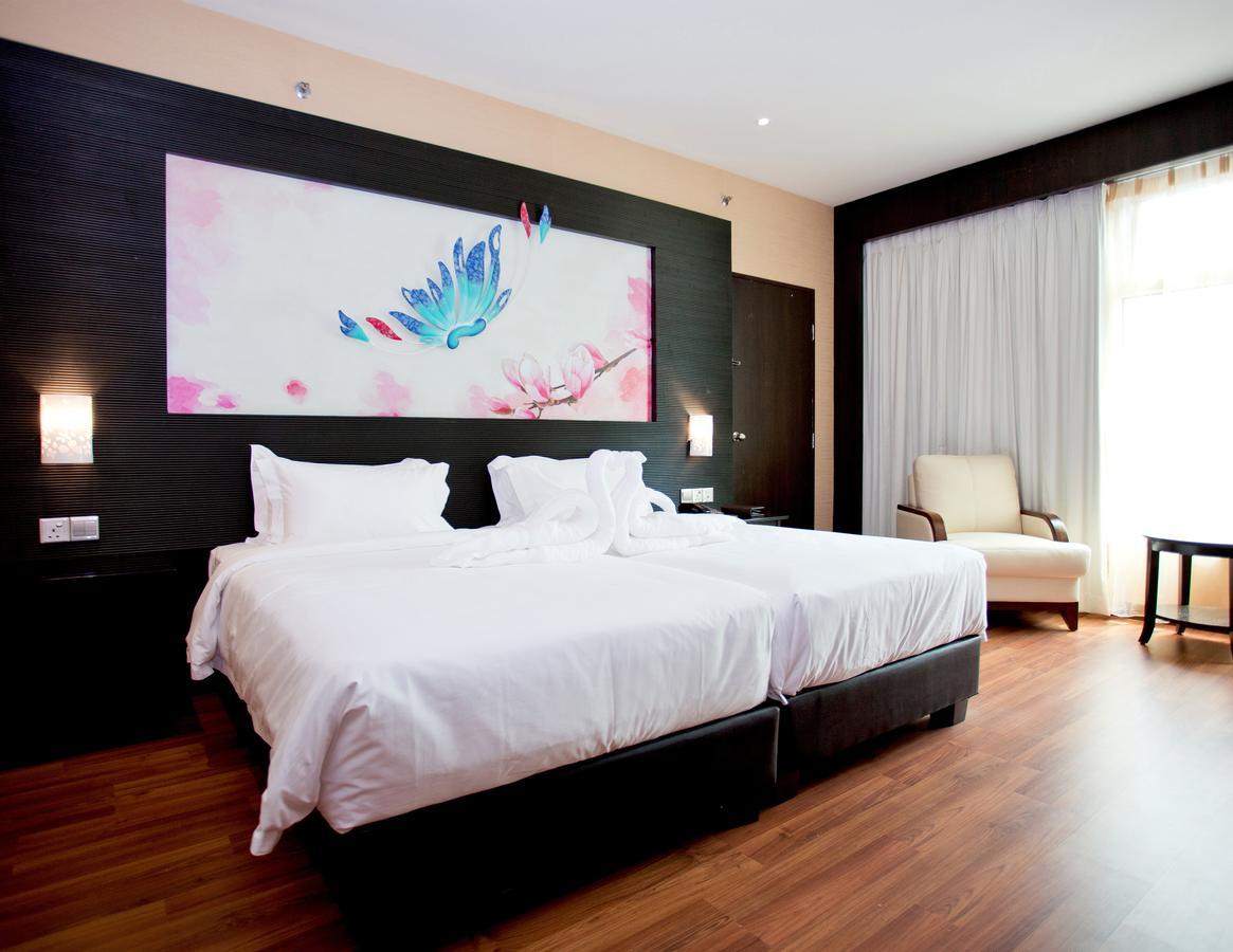 Twin Room with City View