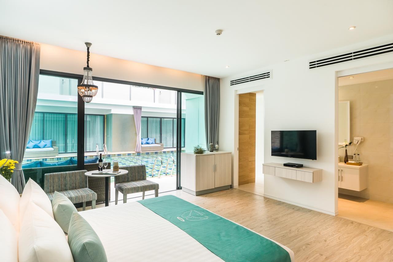 Deluxe Double Room with Pool Access