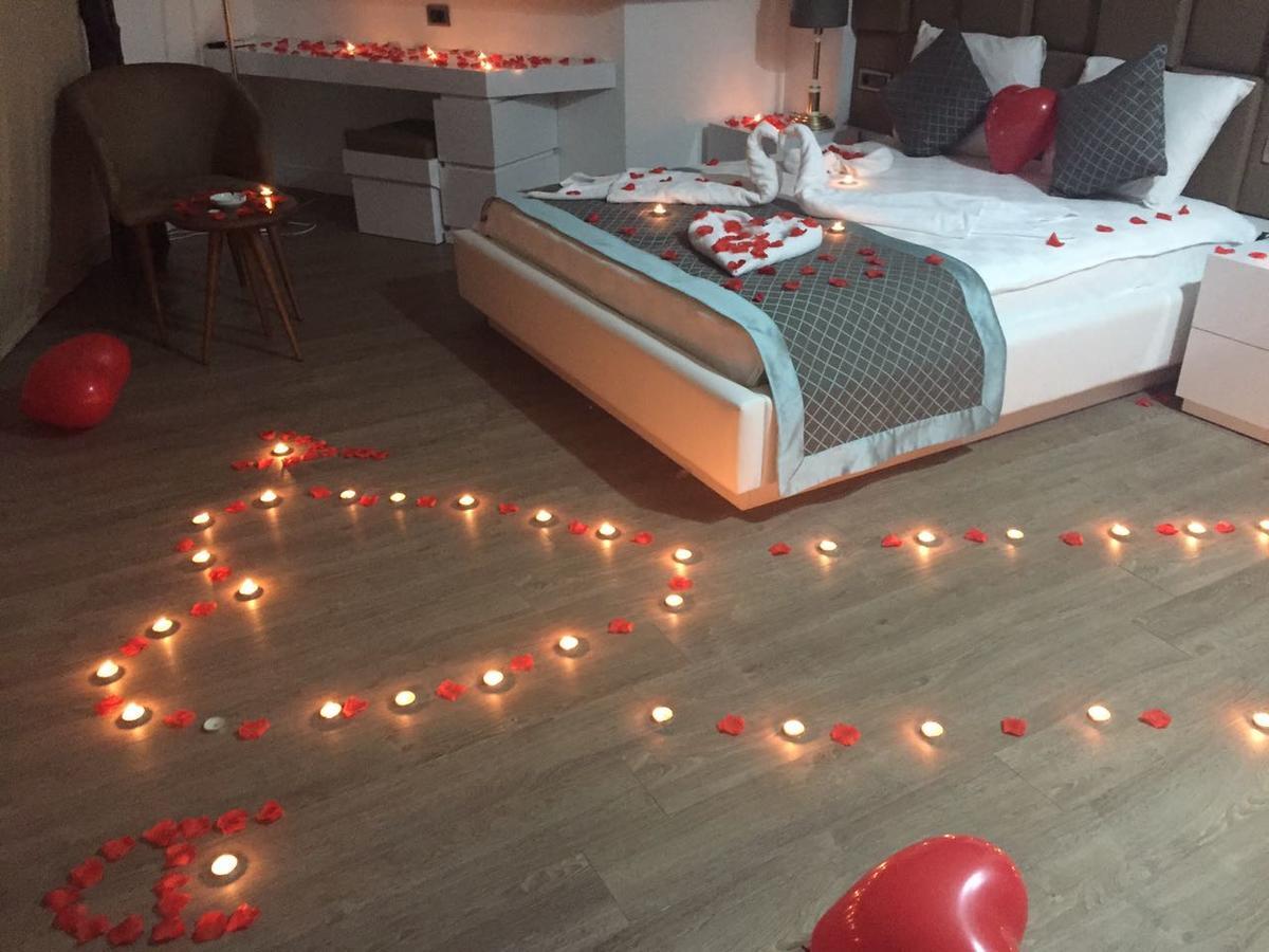 Honeymoon Suite