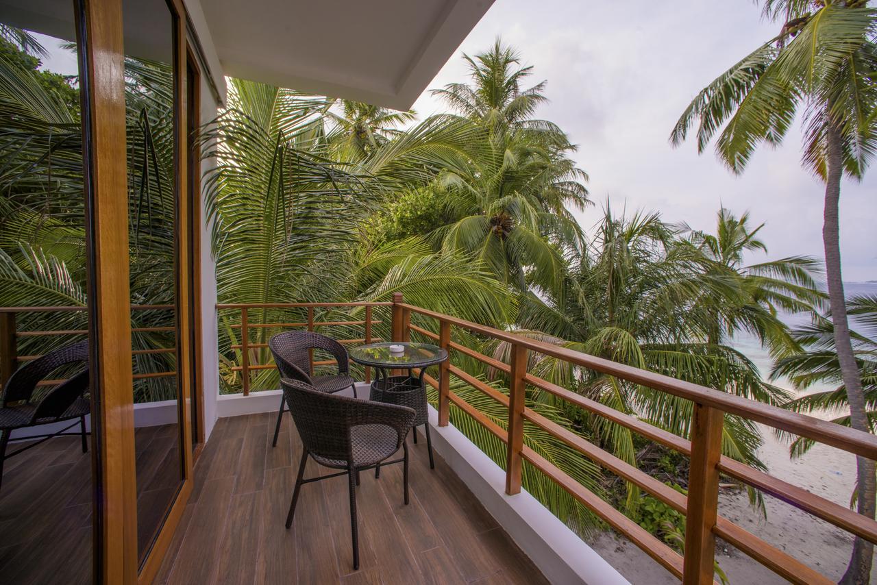 Family Room with Balcony (Island View)