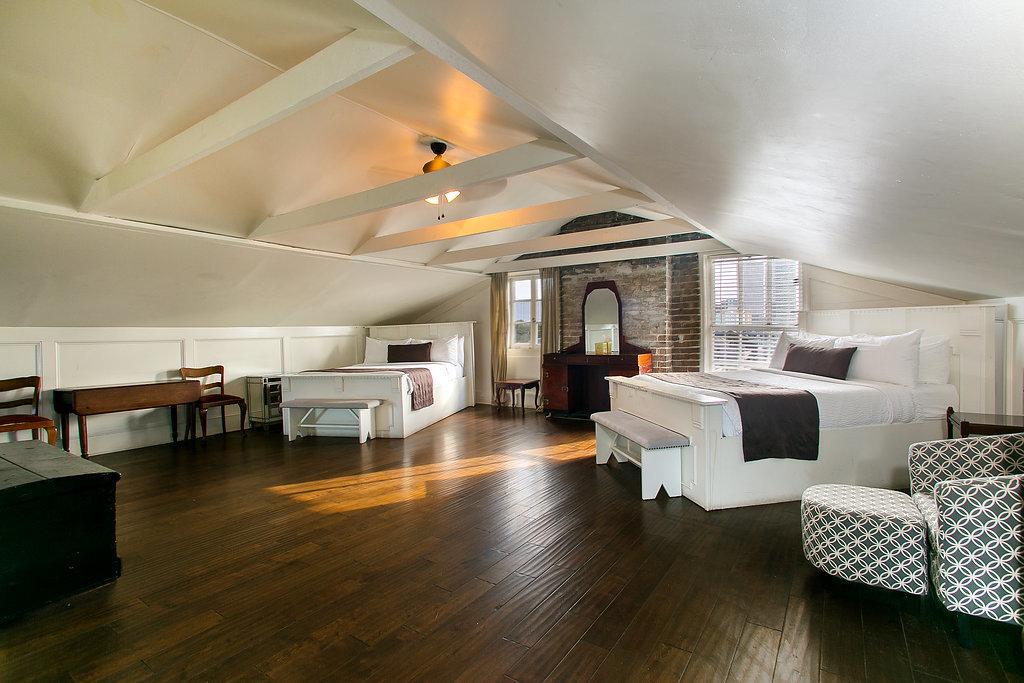 Deluxe Queen Room