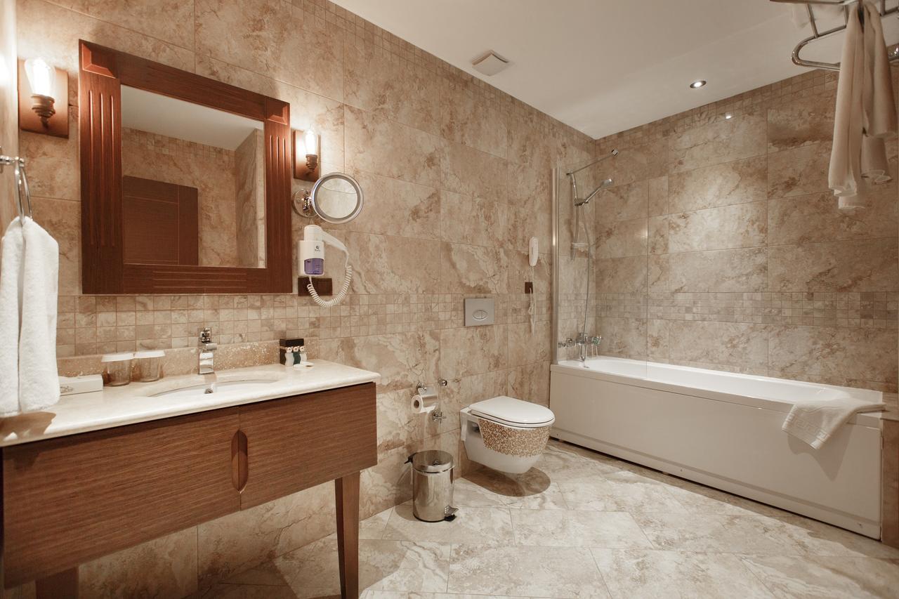 Two Connecting Double Rooms with Lake View