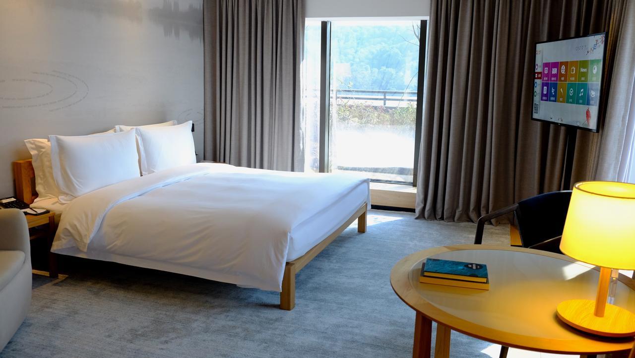 Executive Terrace Garden Suite - Two Bedroom -Free MiniBar and Free daily afternoon tea