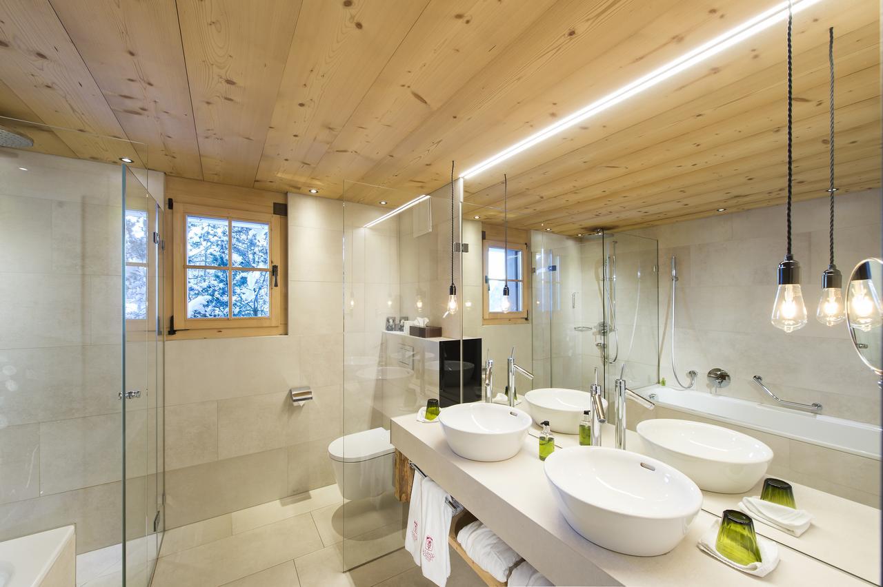 Deluxe Double Room with Balcony and Mountain View