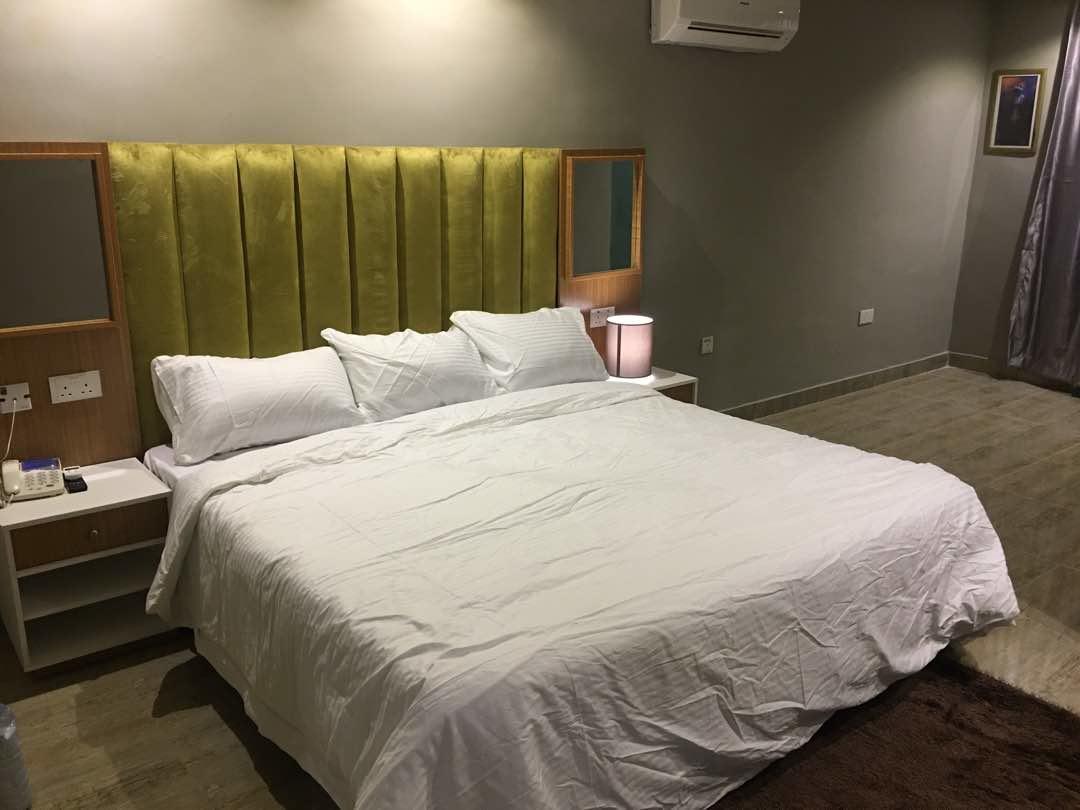Deluxe King Room