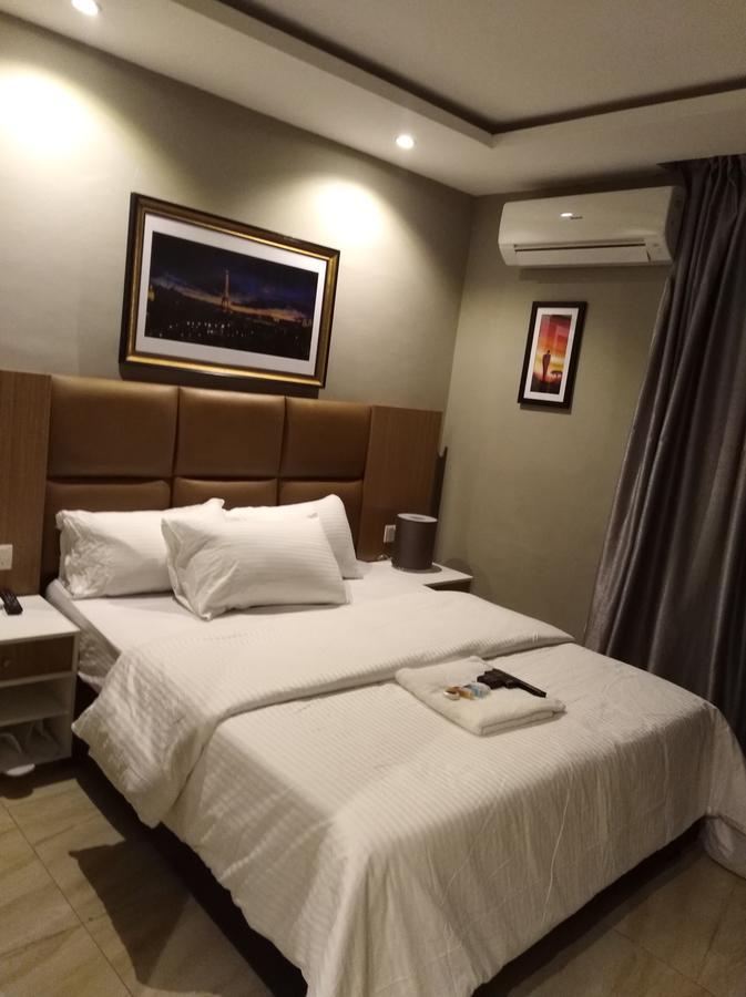 Deluxe Queen Room