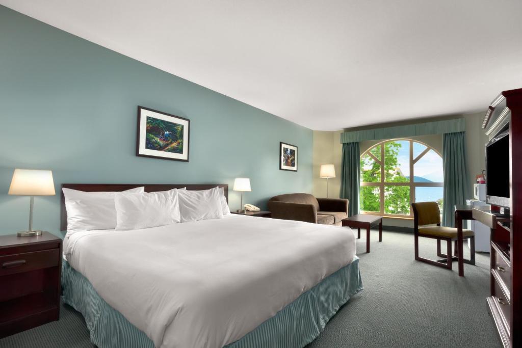 King Room with Sofa Bed