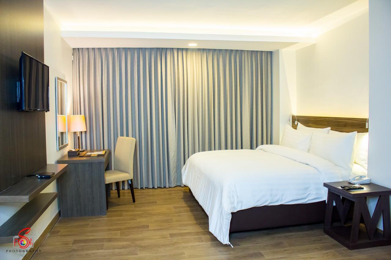 Deluxe Family Room