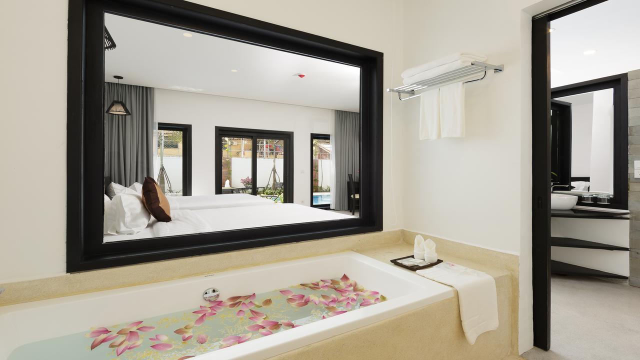 Landmark Twin Room