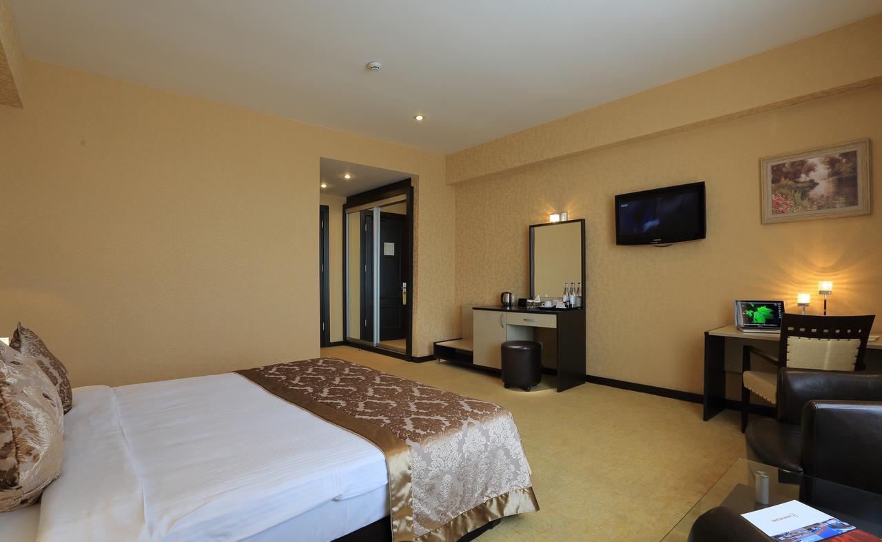 Business Double Room - Smoking