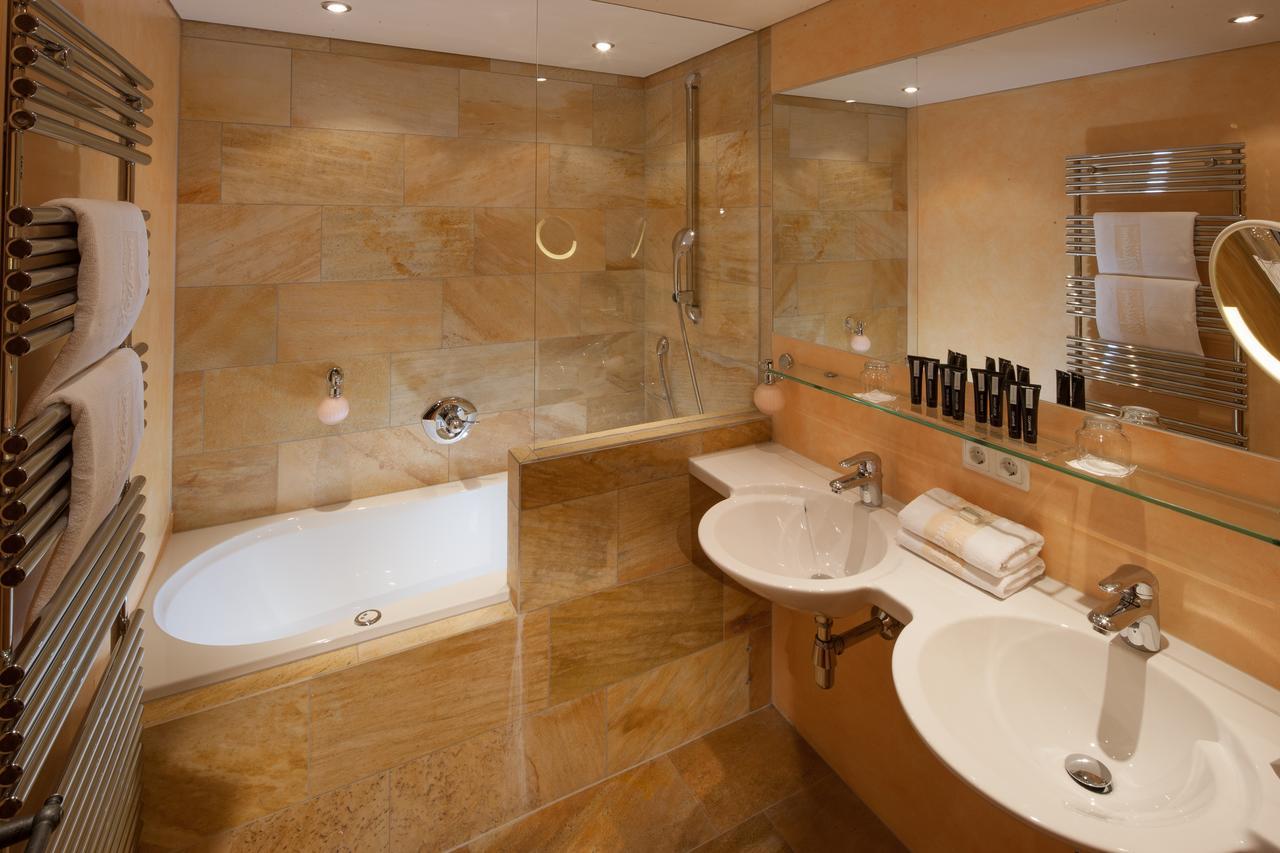Family Suite (2 Adults + 2 Children)
