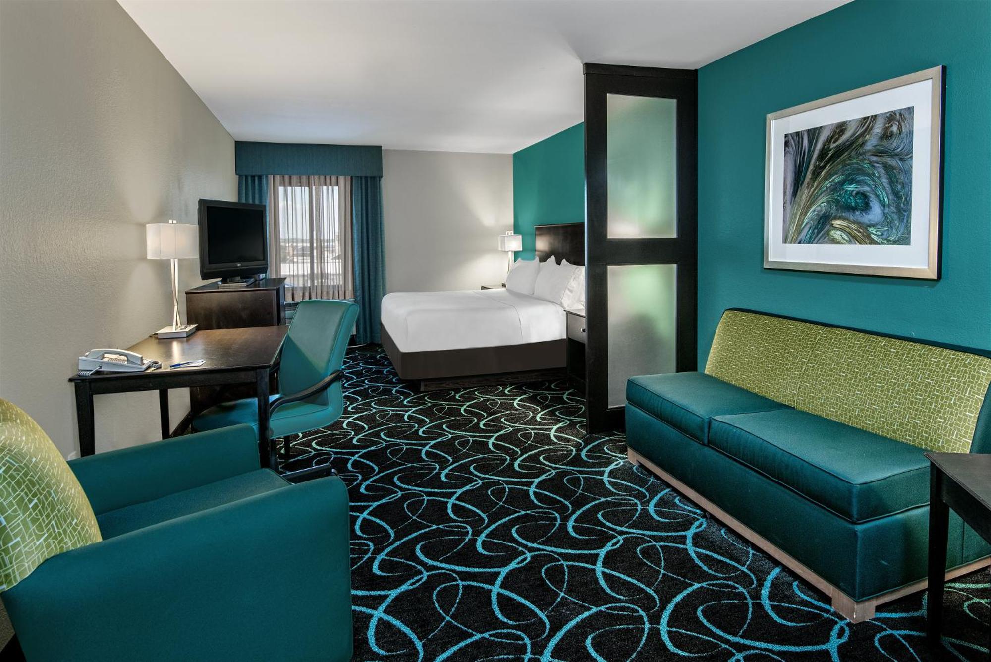 King Suite - Mobility Accessible with Tub