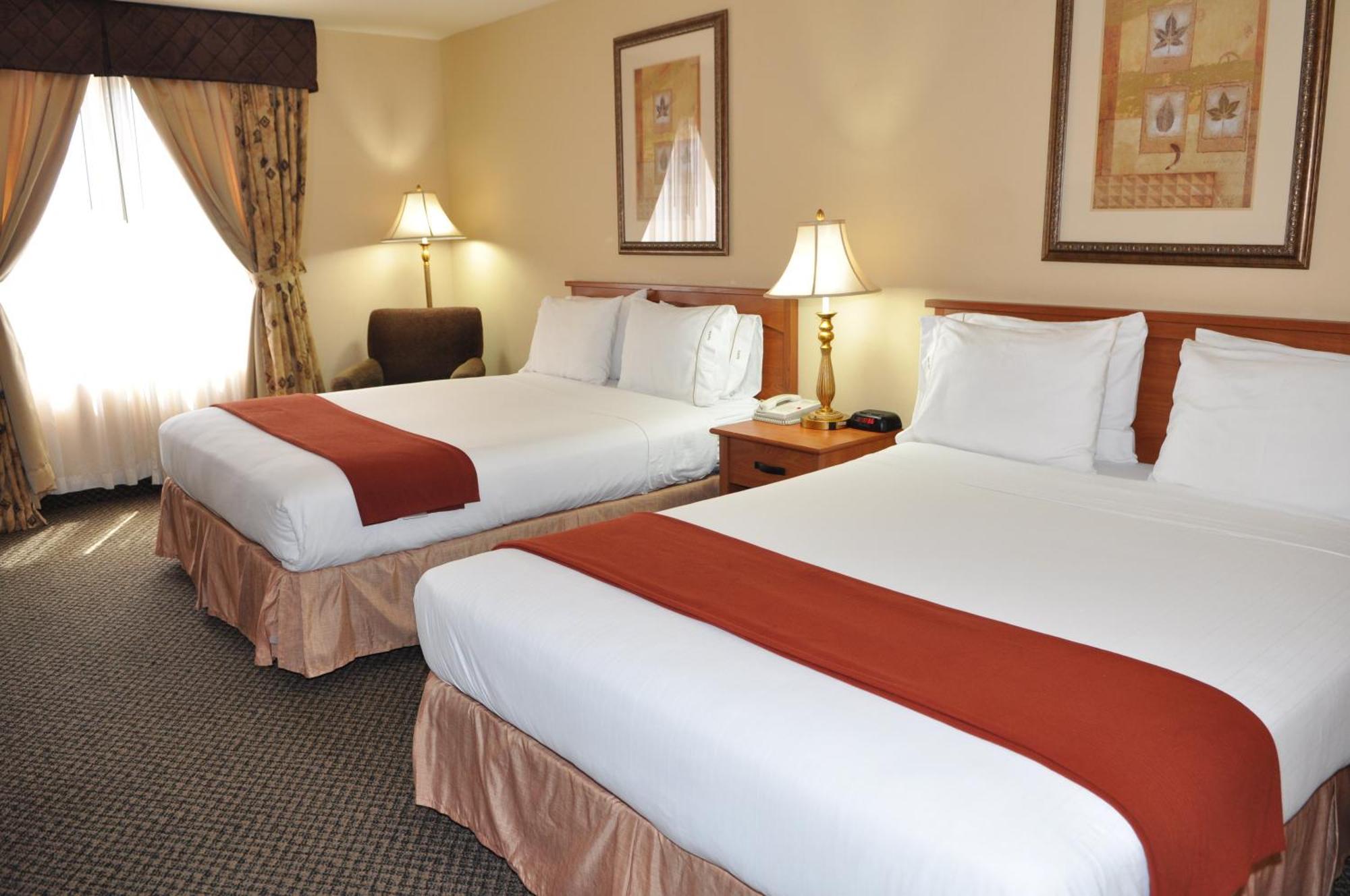 Queen Room with Two Queen Beds - Mobility Access Tub/Non-Smoking
