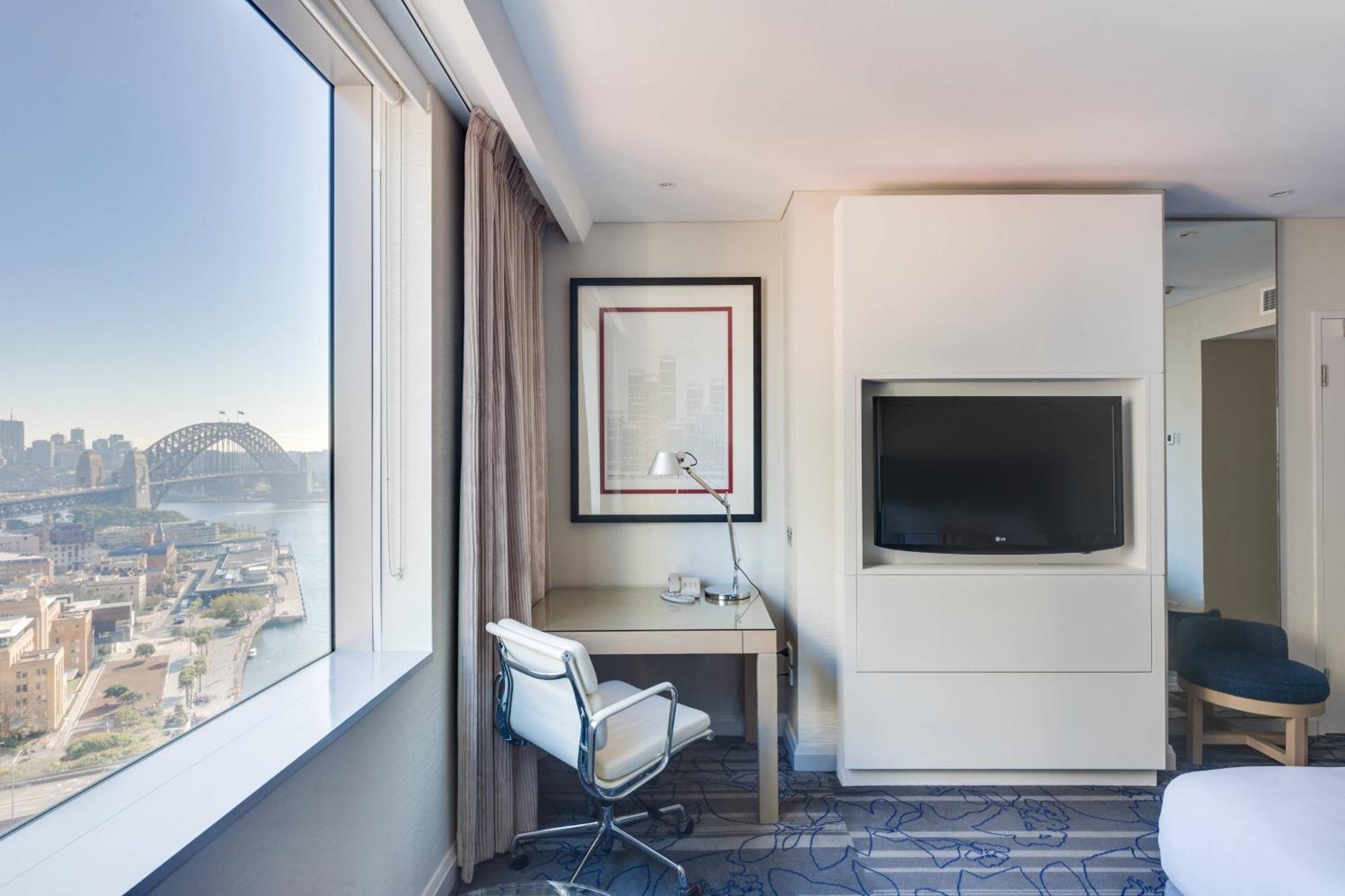 Executive Double Room with Two Double Beds Club Lounge Access with Harbor Bridge View
