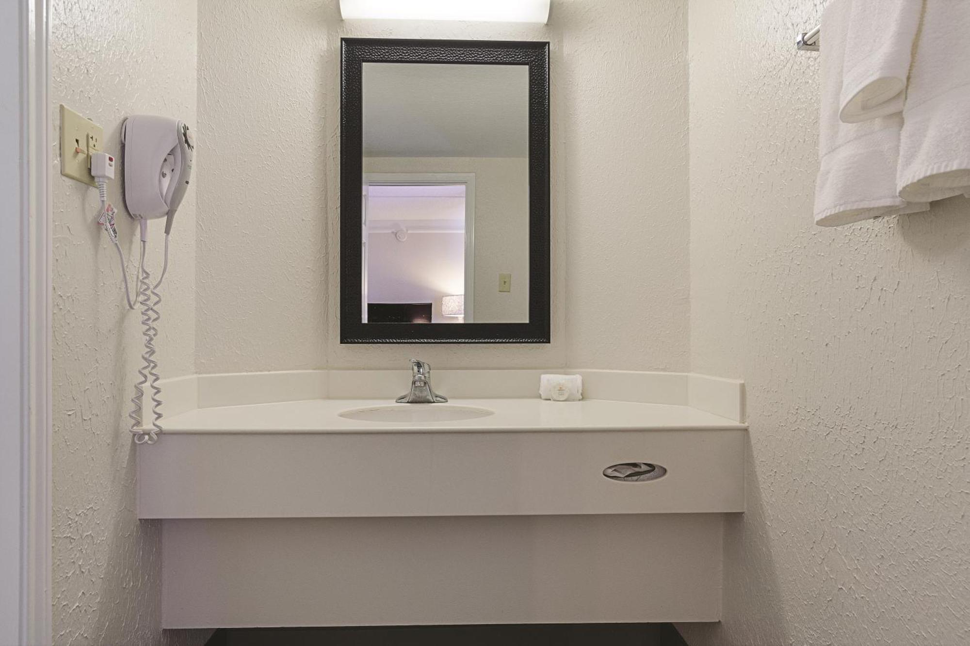 Deluxe Double Room with Two Double Beds - Smoking