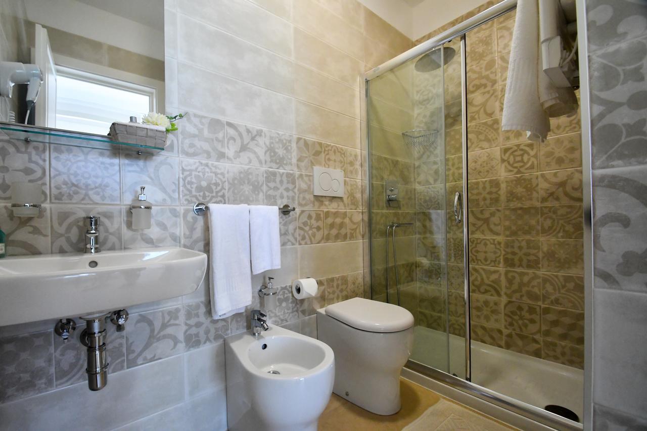 Deluxe Double Room with Balcony and Sea View