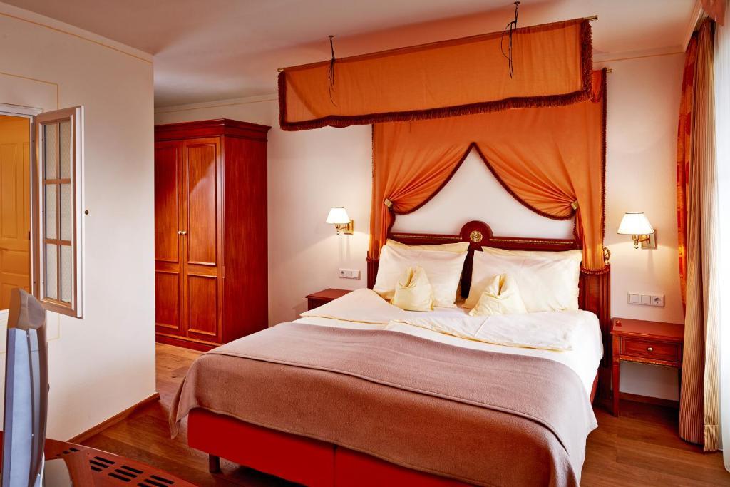 Honeymoon Suite with Balcony