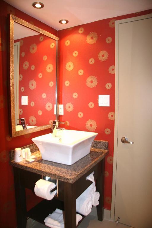 Standard Queen Room