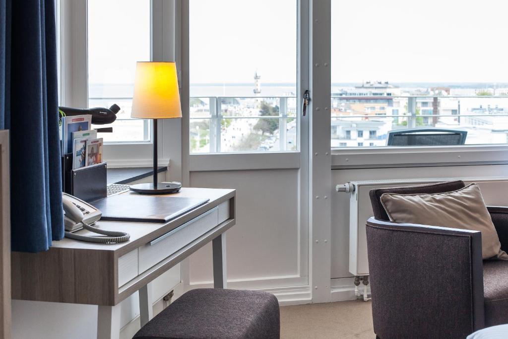 Panorama Corner Room