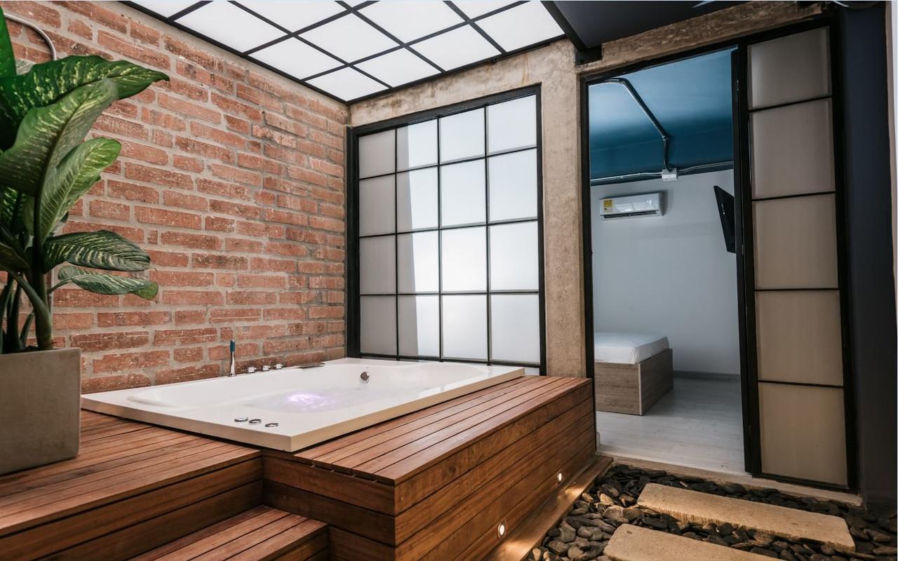 Apartment with Hot Tub