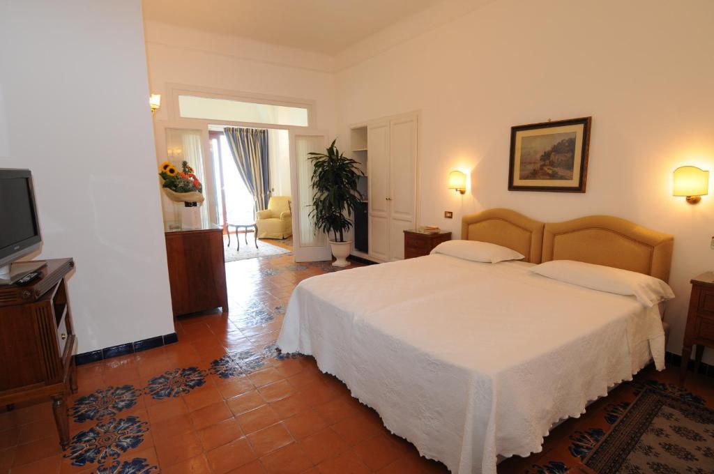 Deluxe Suite with Sea View