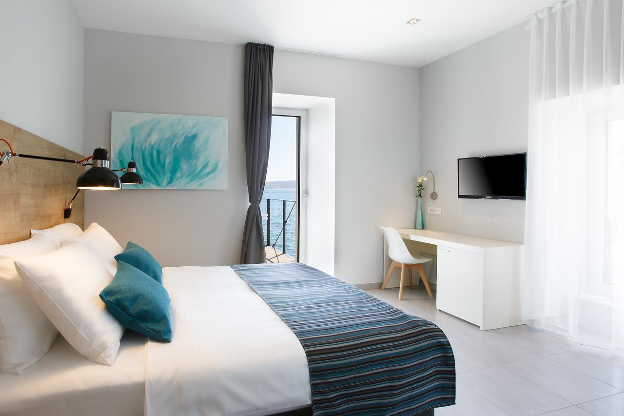 Superior Double Room with Balcony and Sea View