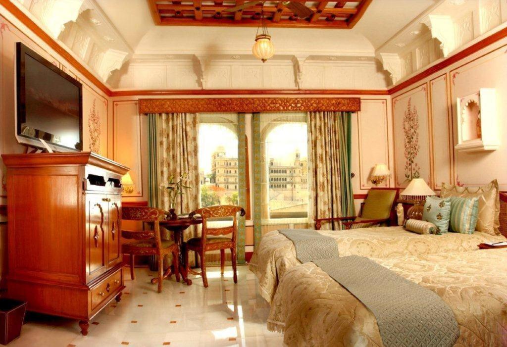 Palace Twin Room with Lake View