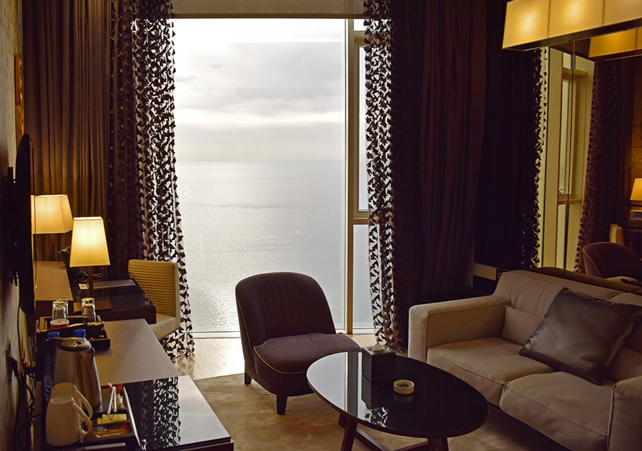 Executive Plaza Sea View Suite
