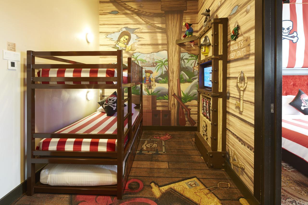 Premium Theme Room – Pirate