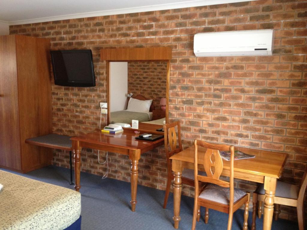 Family Room (2 Adults + 3 Children)