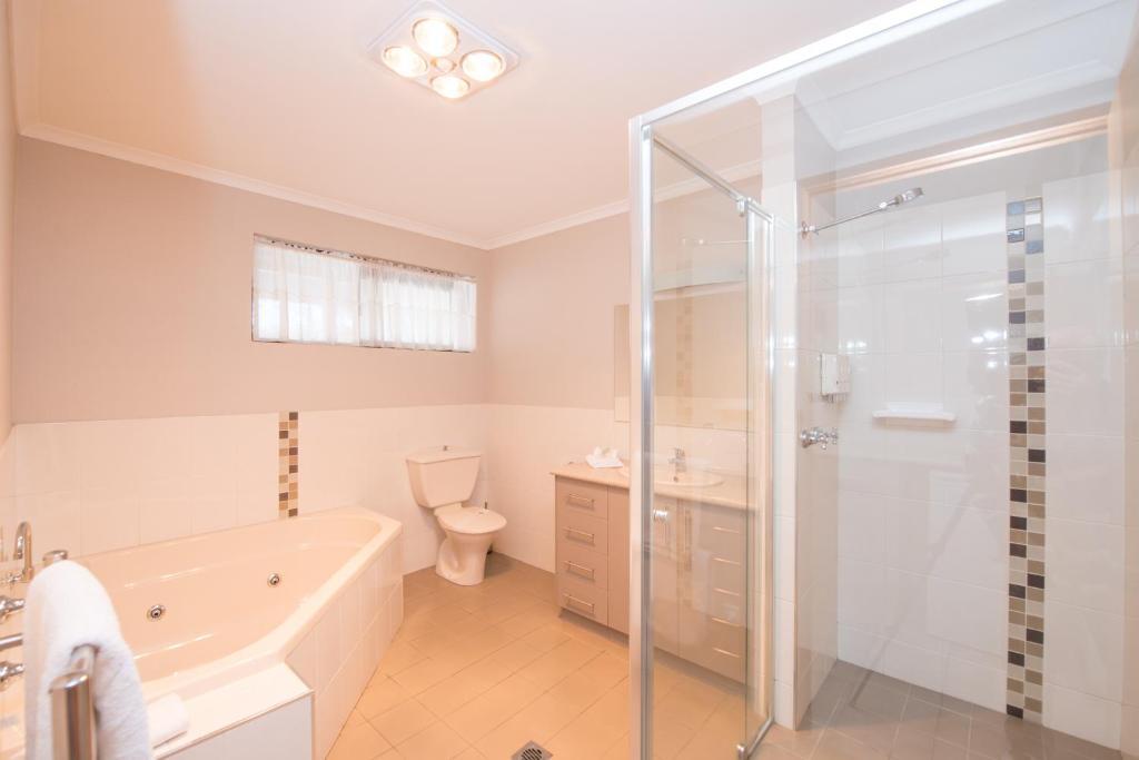 Executive Queen Room with Spa Bath
