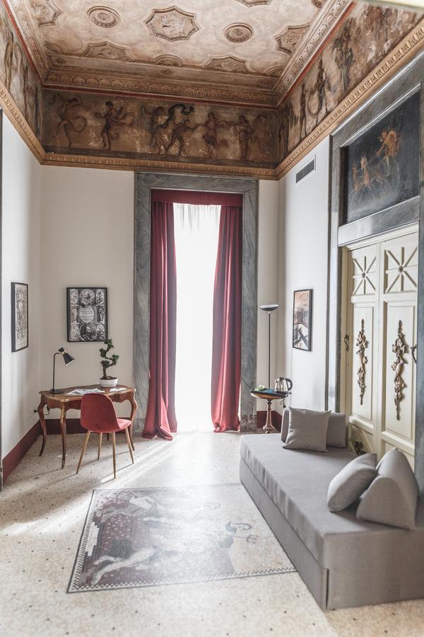 Deluxe Queen Suite
