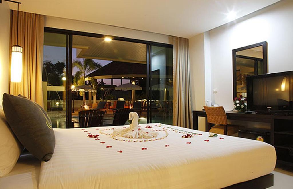 Deluxe Double Room with Pool Access