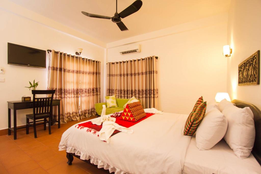 Deluxe Double Room with Balcony Garden View