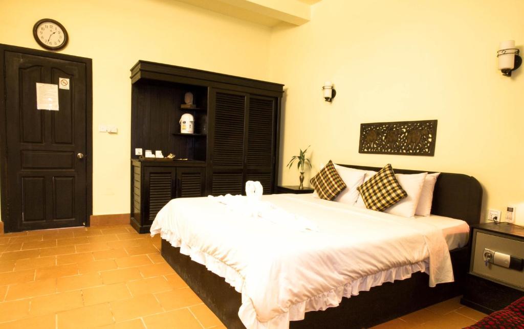 Deluxe Family Room with Balcony Garden View