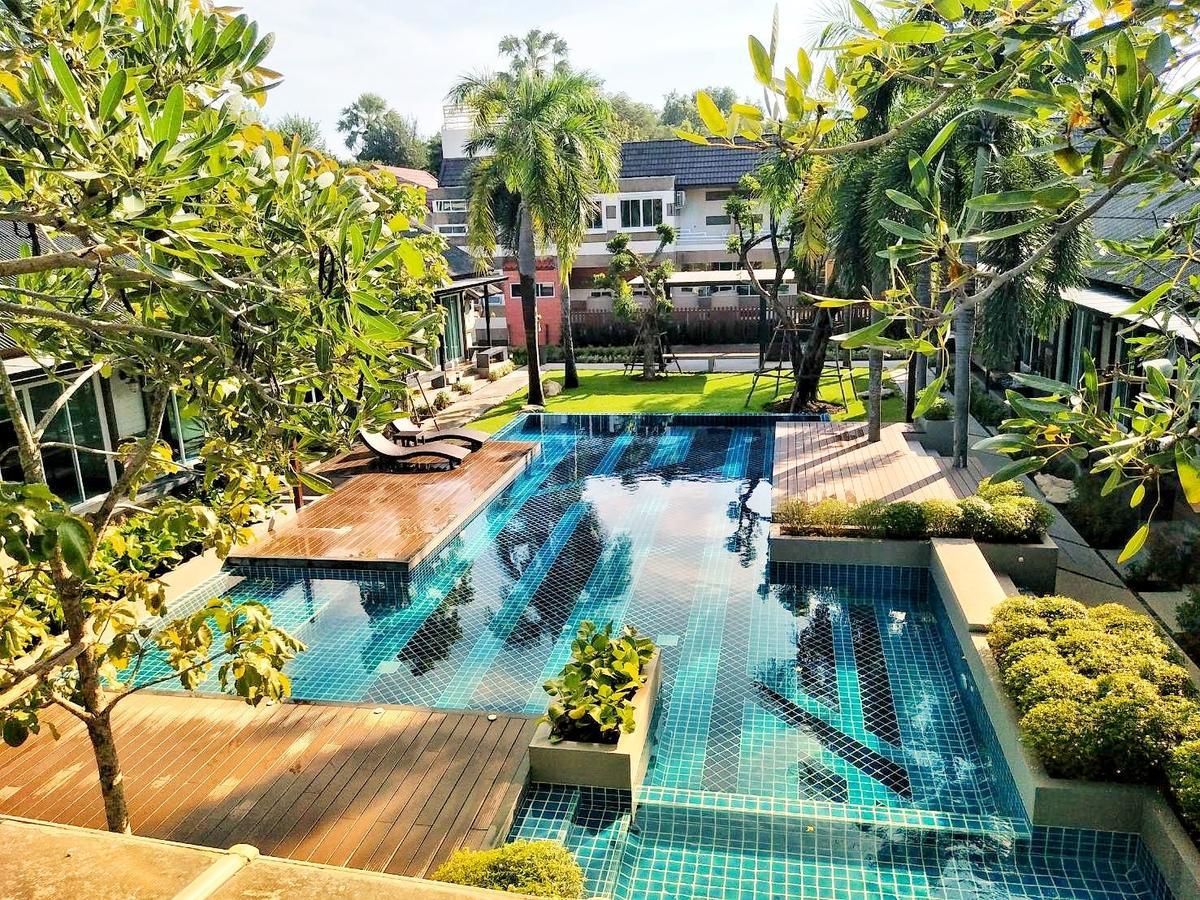 Deluxe Double or Twin Room with Pool View