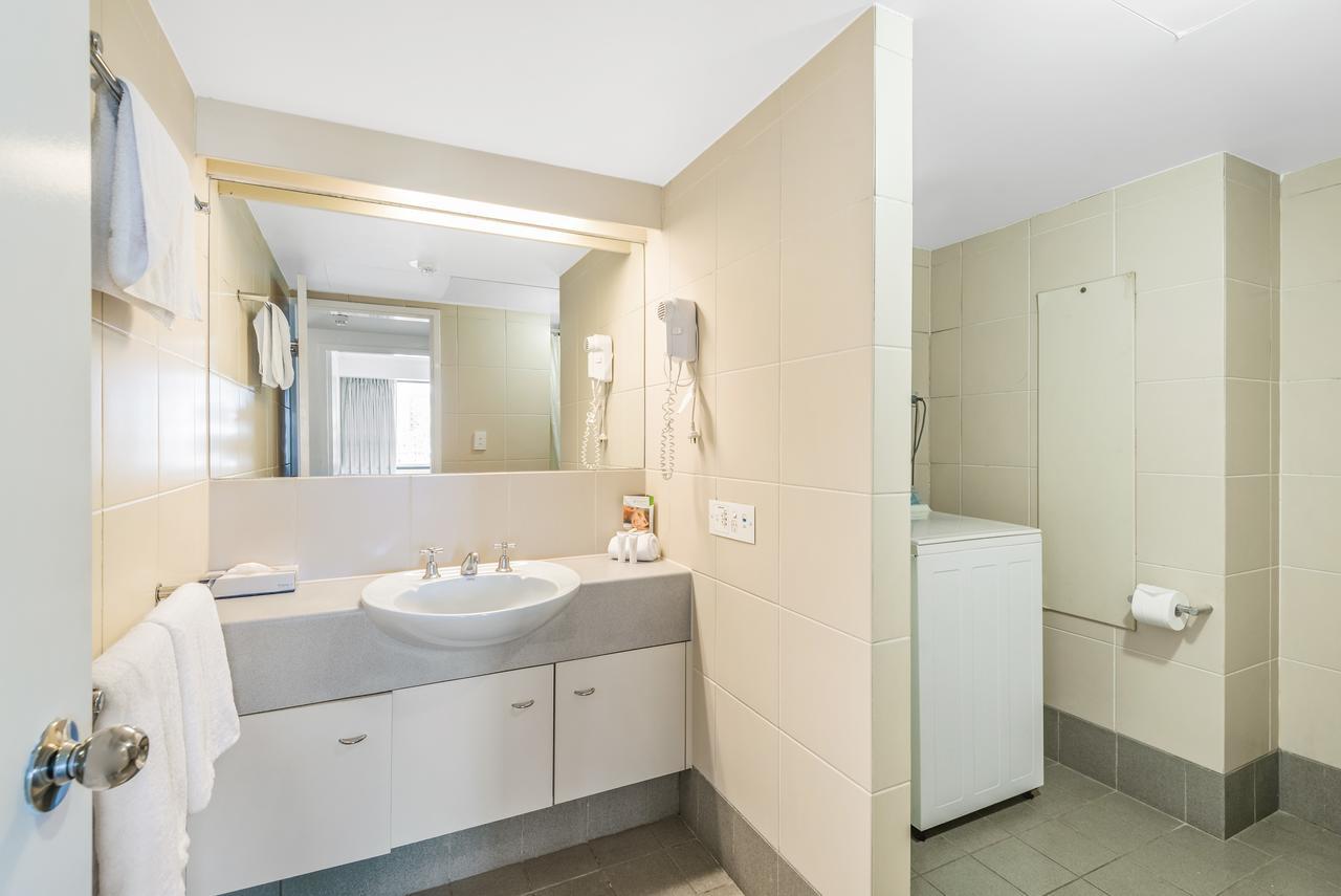 Deluxe One-Bedroom Apartment