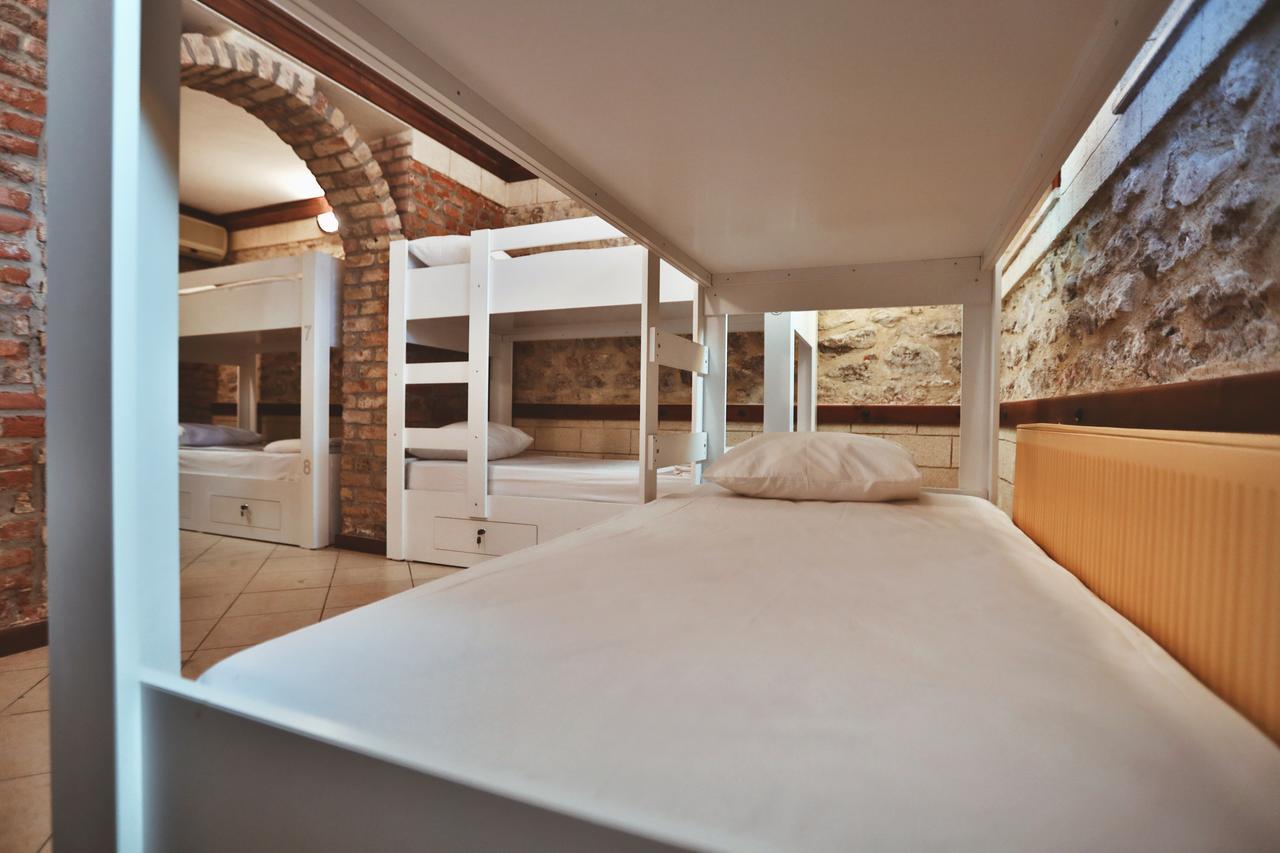 Bed in 8-Bed Mixed Dormitory Room