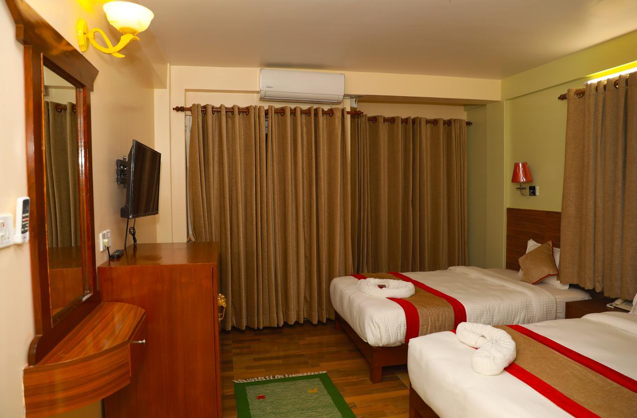 Deluxe Double or Twin Room with Mountain View