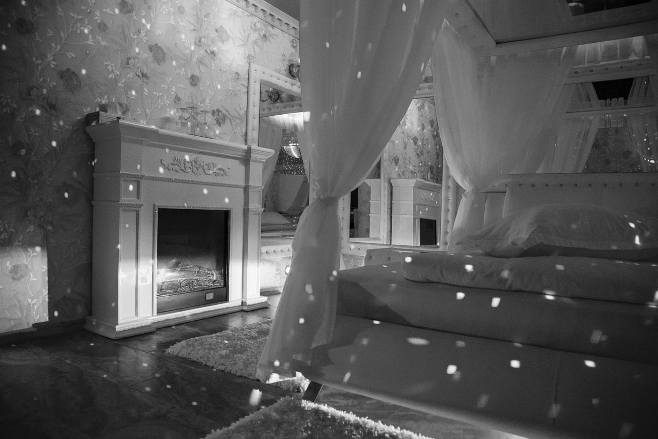 Room 8