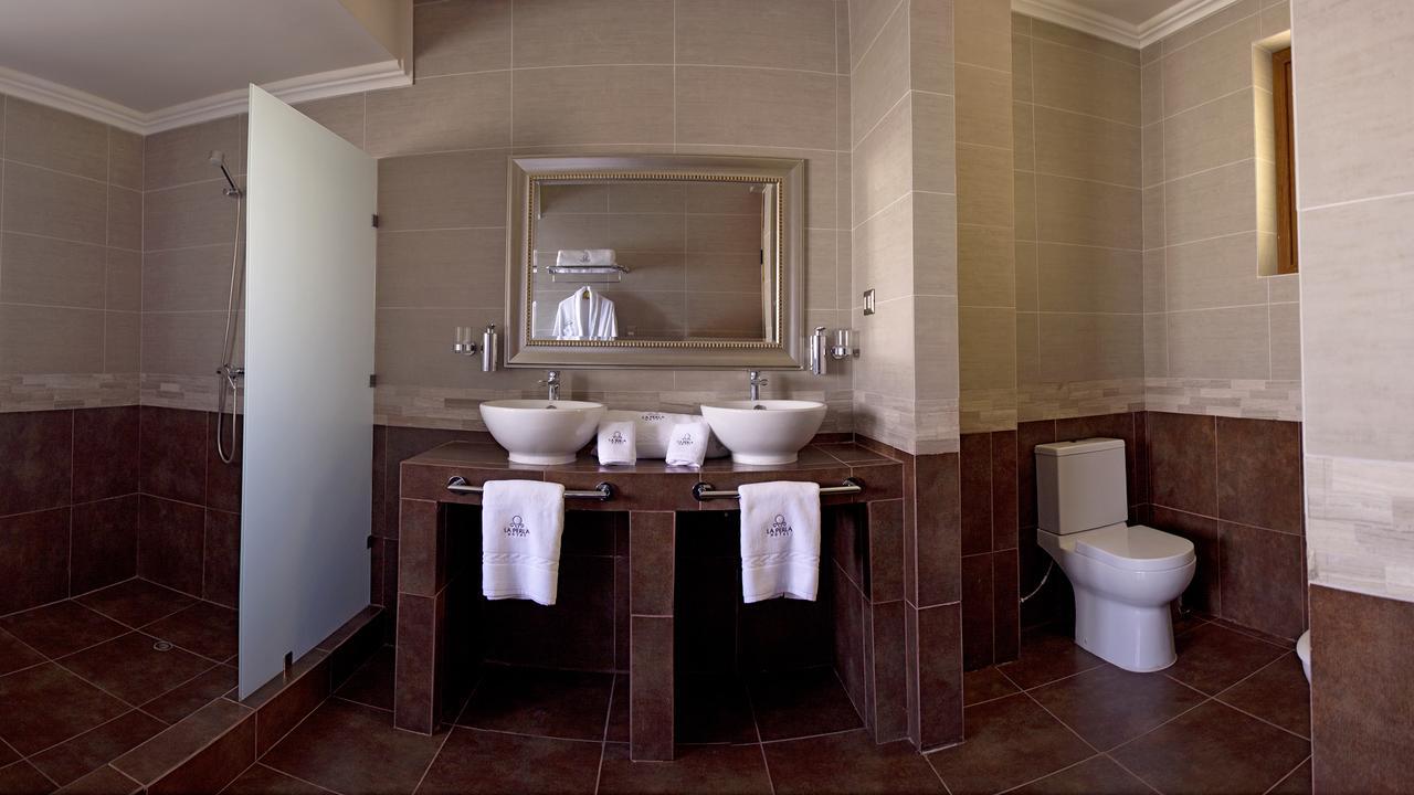 King Room with Spa Bath