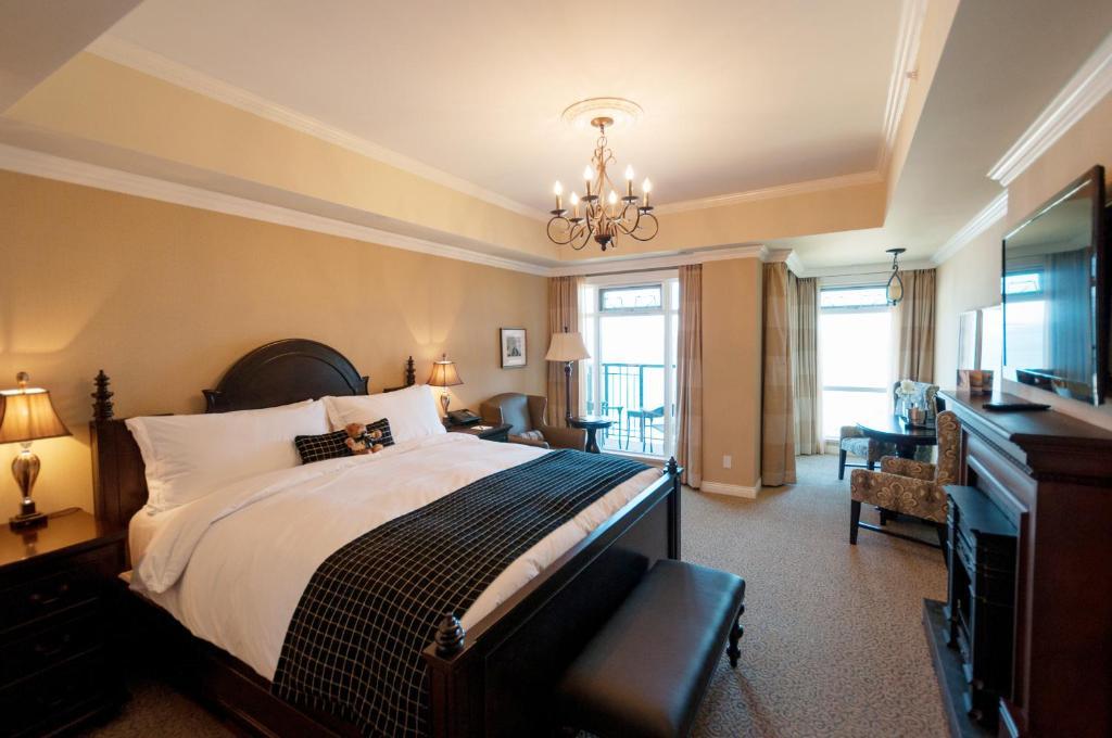 Guest Room Ocean View King - Pool Access: Ages 16+
