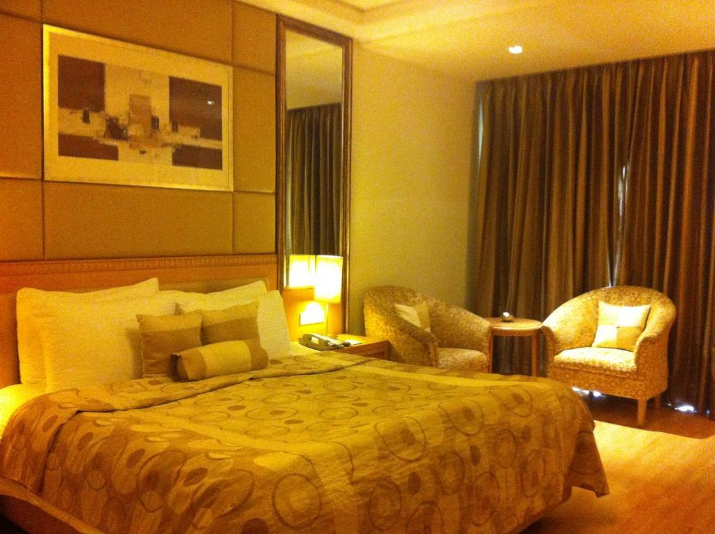 Premier Room (Room Upgrade,Enjoy complimentary Evening Cocktails and 15% Off on Laundry service)