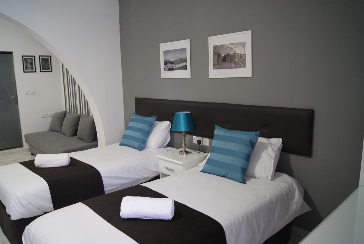Deluxe Family Room