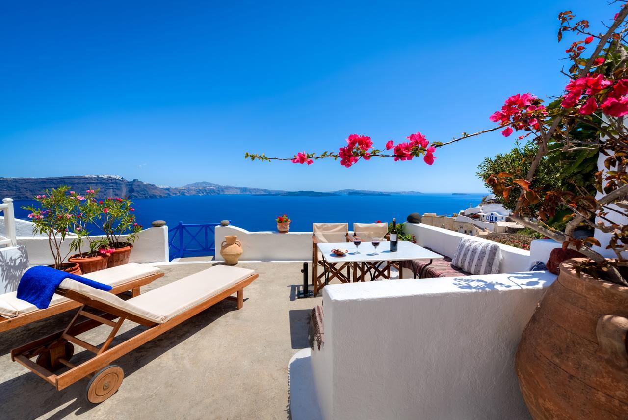 Family Villa with Caldera View